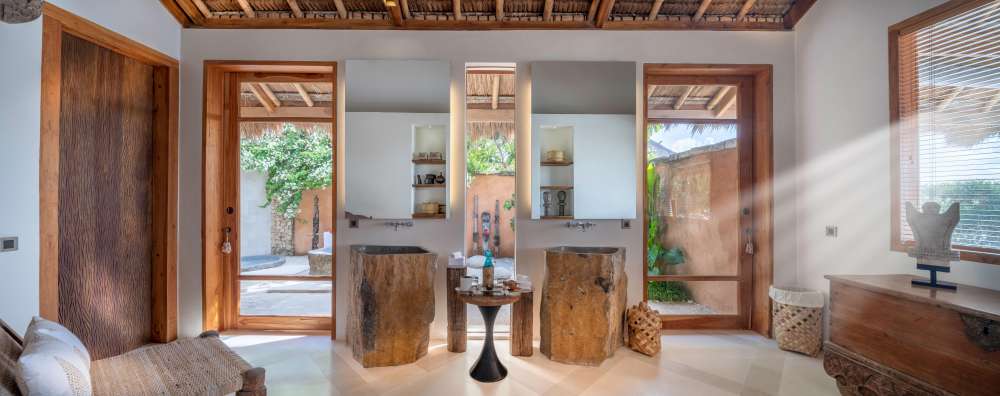 Haweri: Menara Villa main bathroom vanity & garden